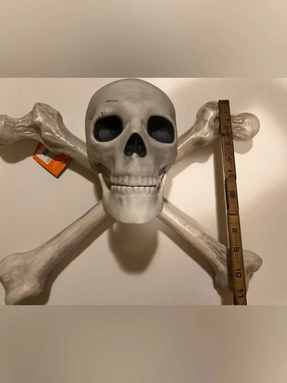 NWT TARGET SKULL & CROSSBONES WALL DECOR.